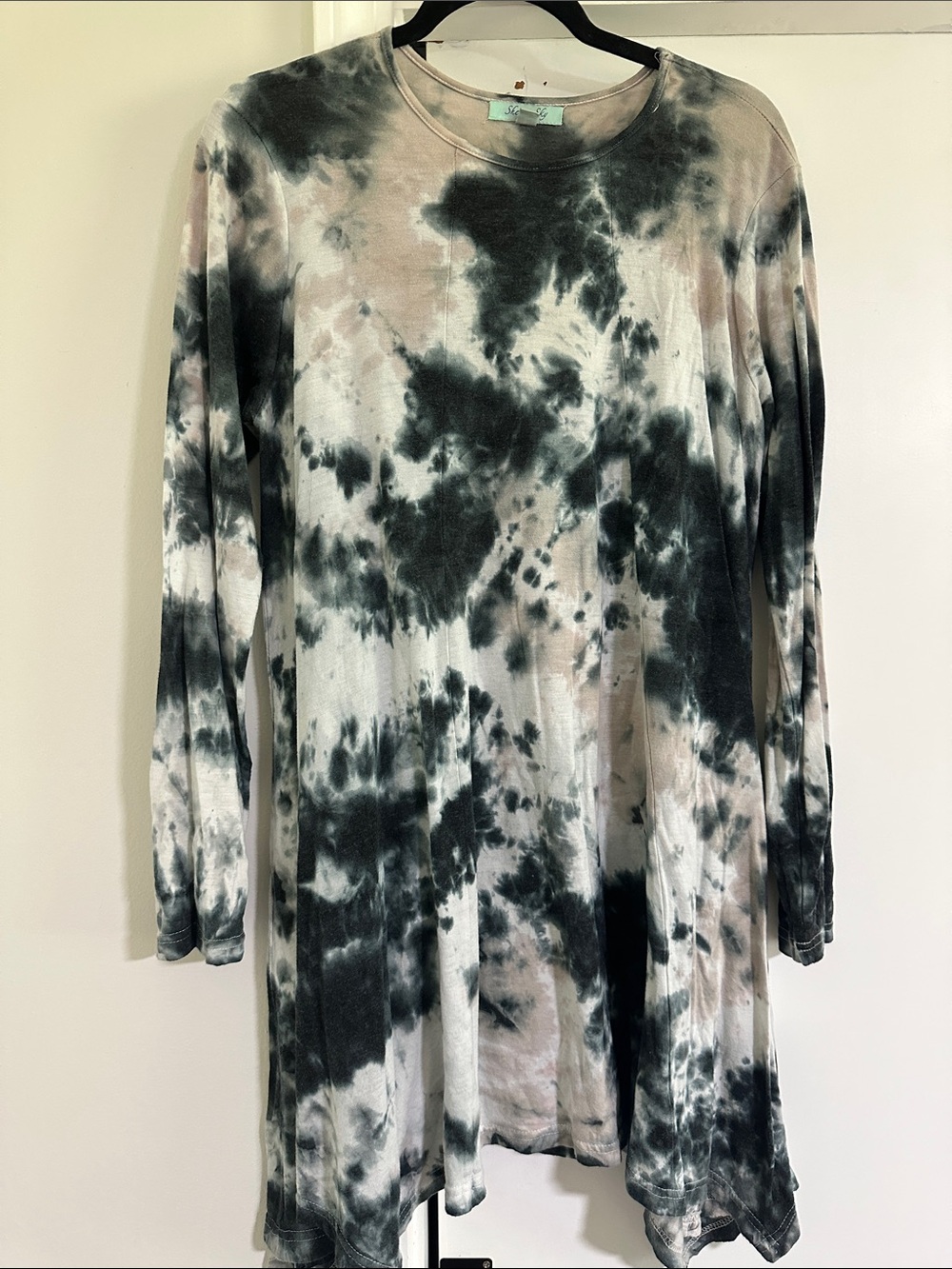 She and Sky Long Sleeve Tie-Dye Swing Dress in Black & Cream